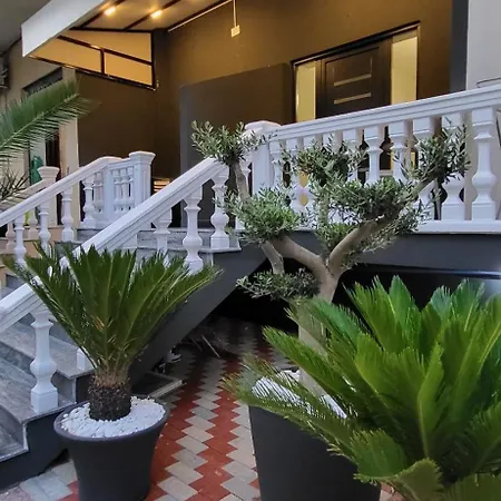 Lulaj's Coastal Flats B Apartment *