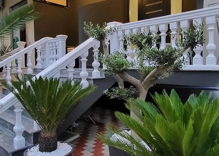 Lulaj's Coastal Flats B 公寓 *